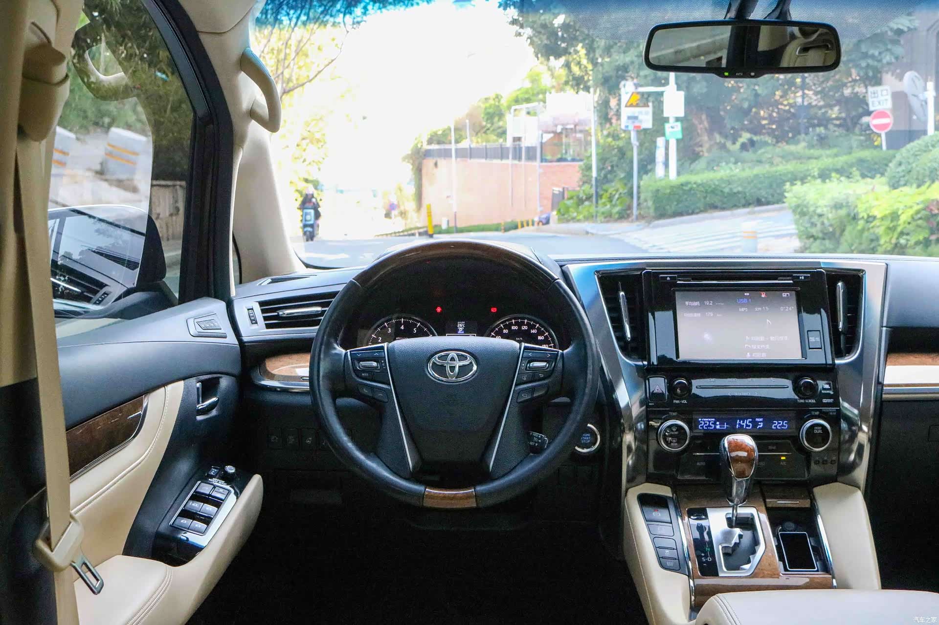 Toyota Alphard, 2018 4