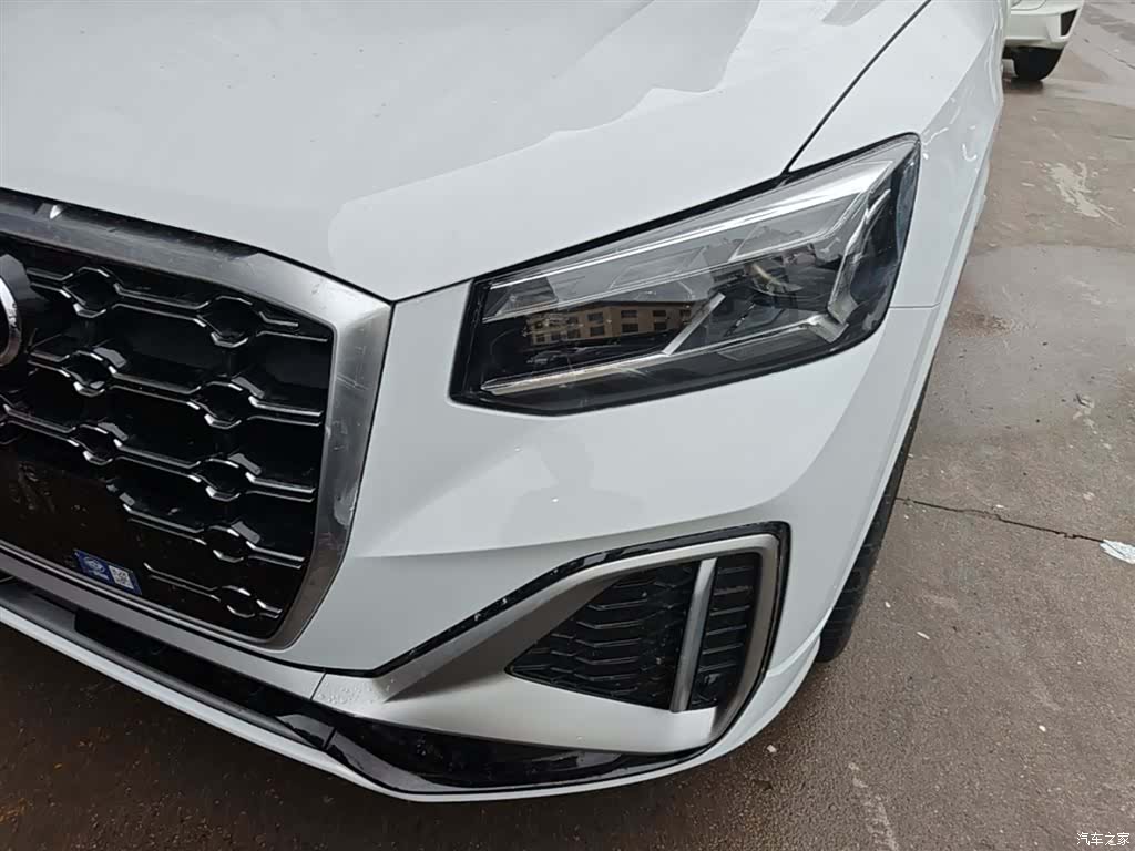 Audi Q2L, 2023 18