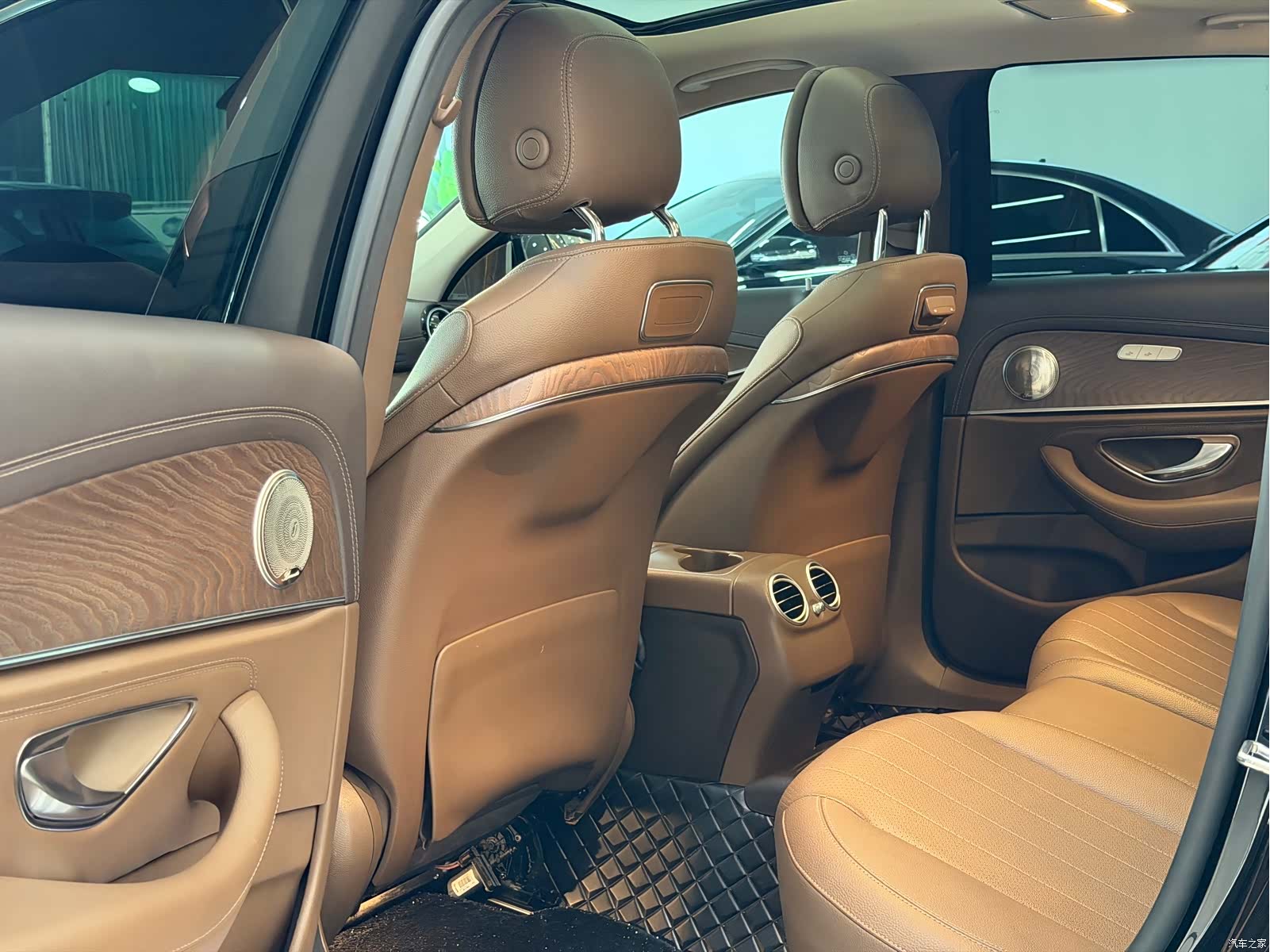 Mercedes-Benz E-Class, 2019 9