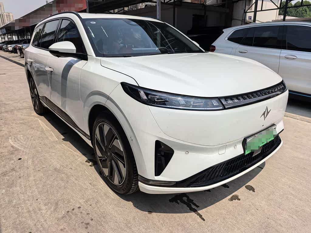 Dongfeng eπ008
