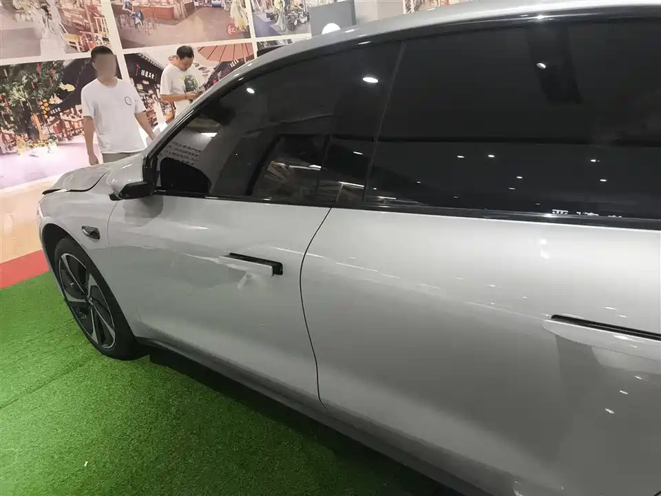 NIO ET7