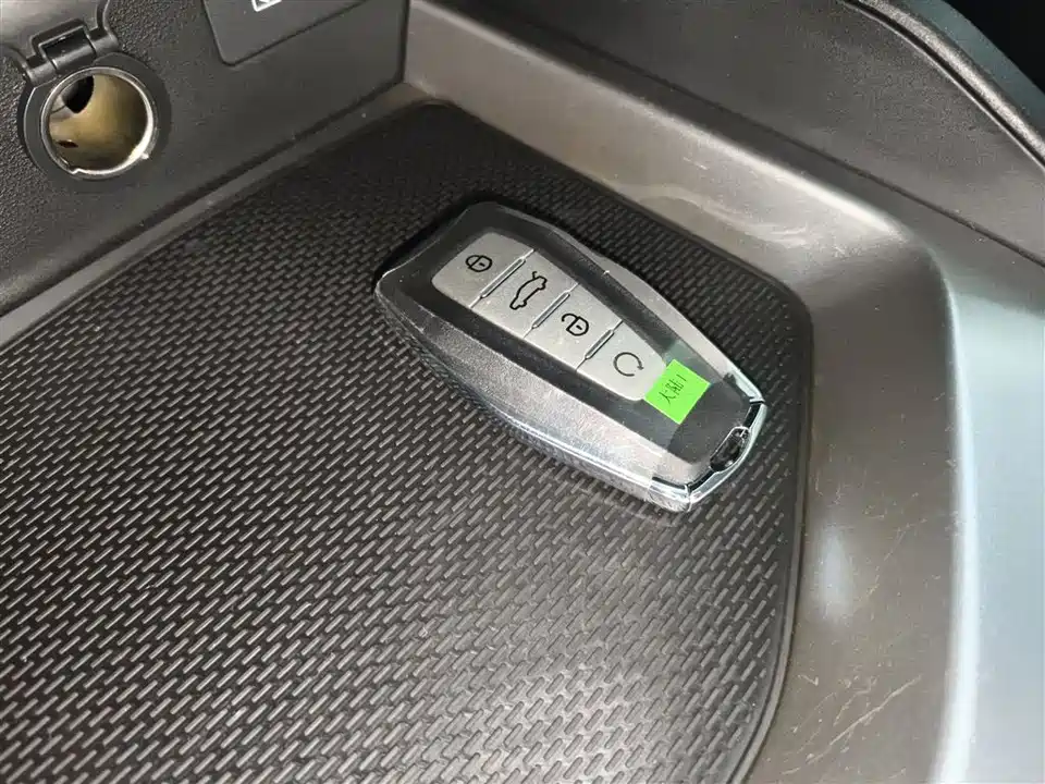 Geely Emgrand L HiP Geely Emgrand L HiP