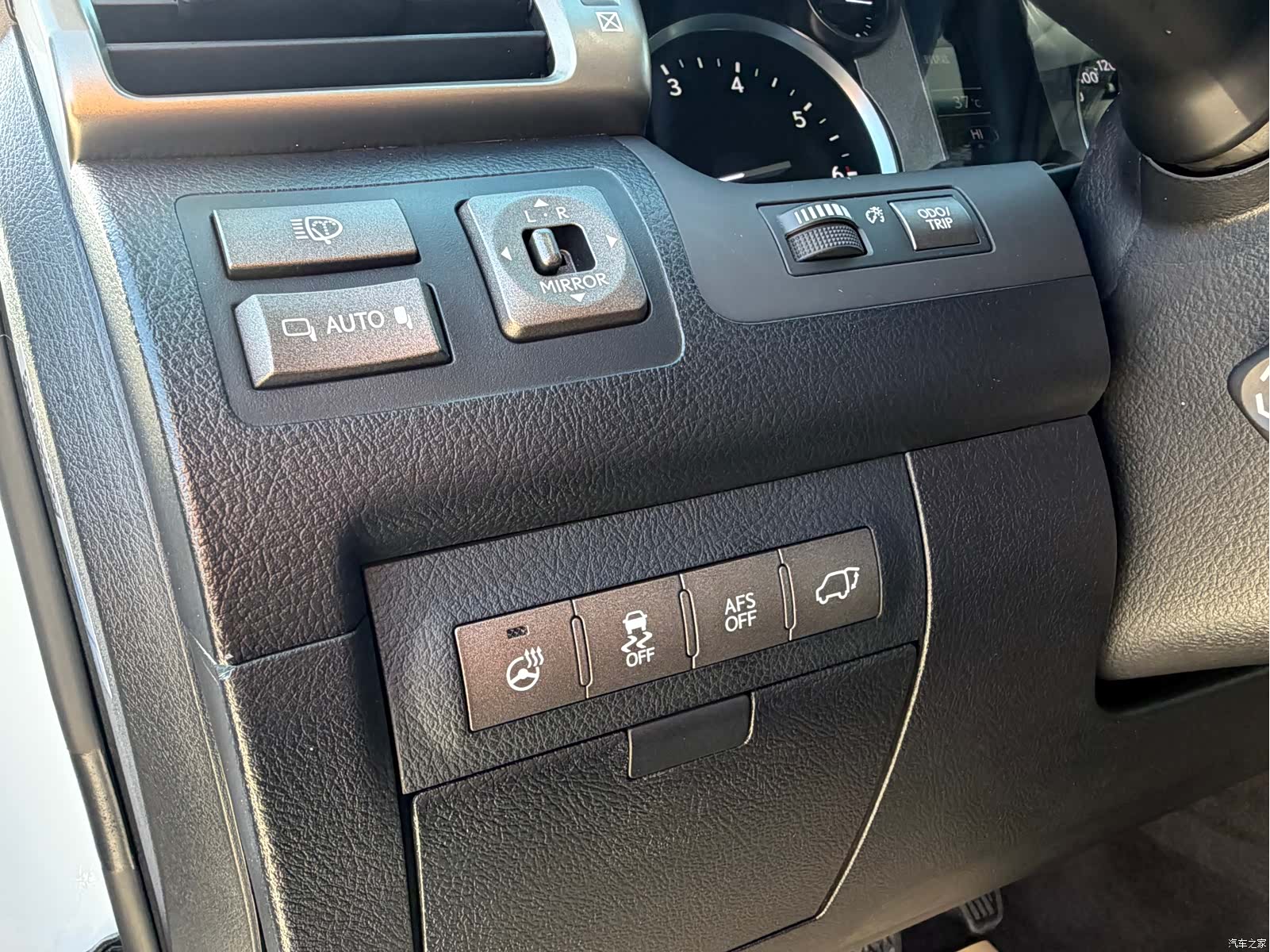 Lexus LX, 2015 10