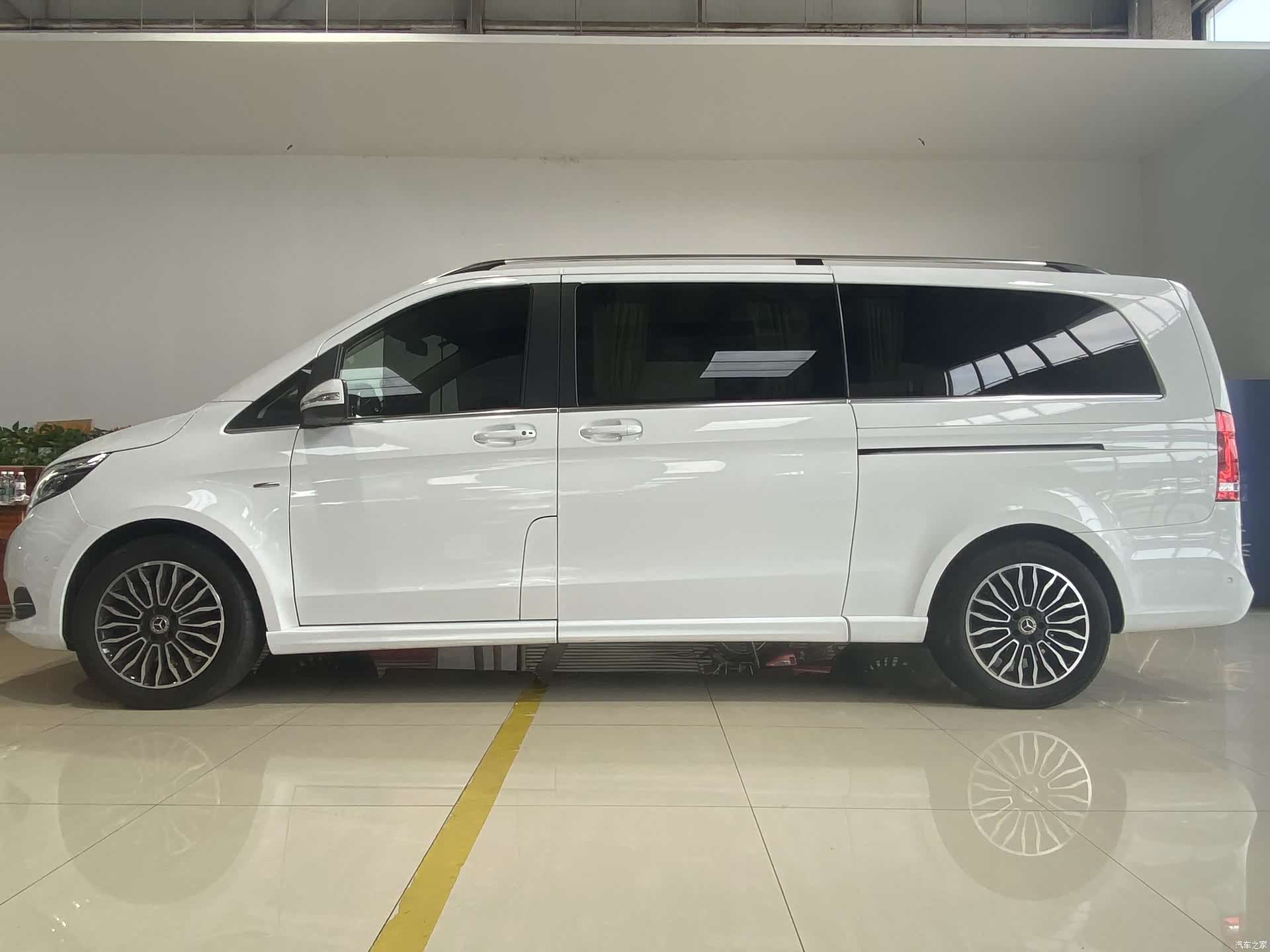 Mercedes-Benz V-Class, 2020 3