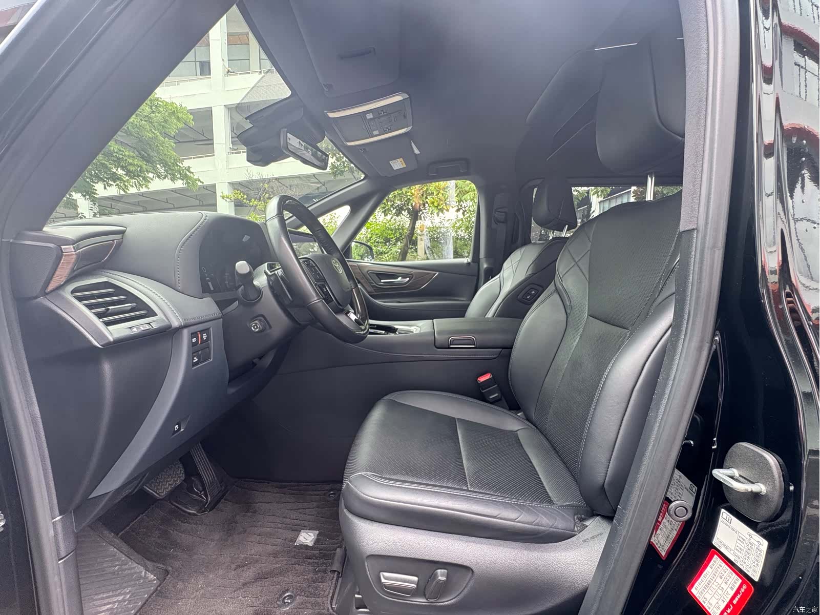 Toyota Alphard, 2023 все фото