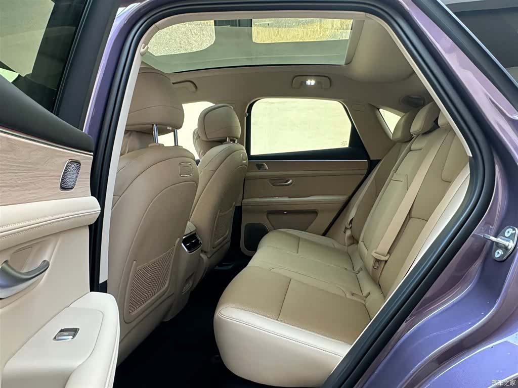 AITO M5, 2025 10