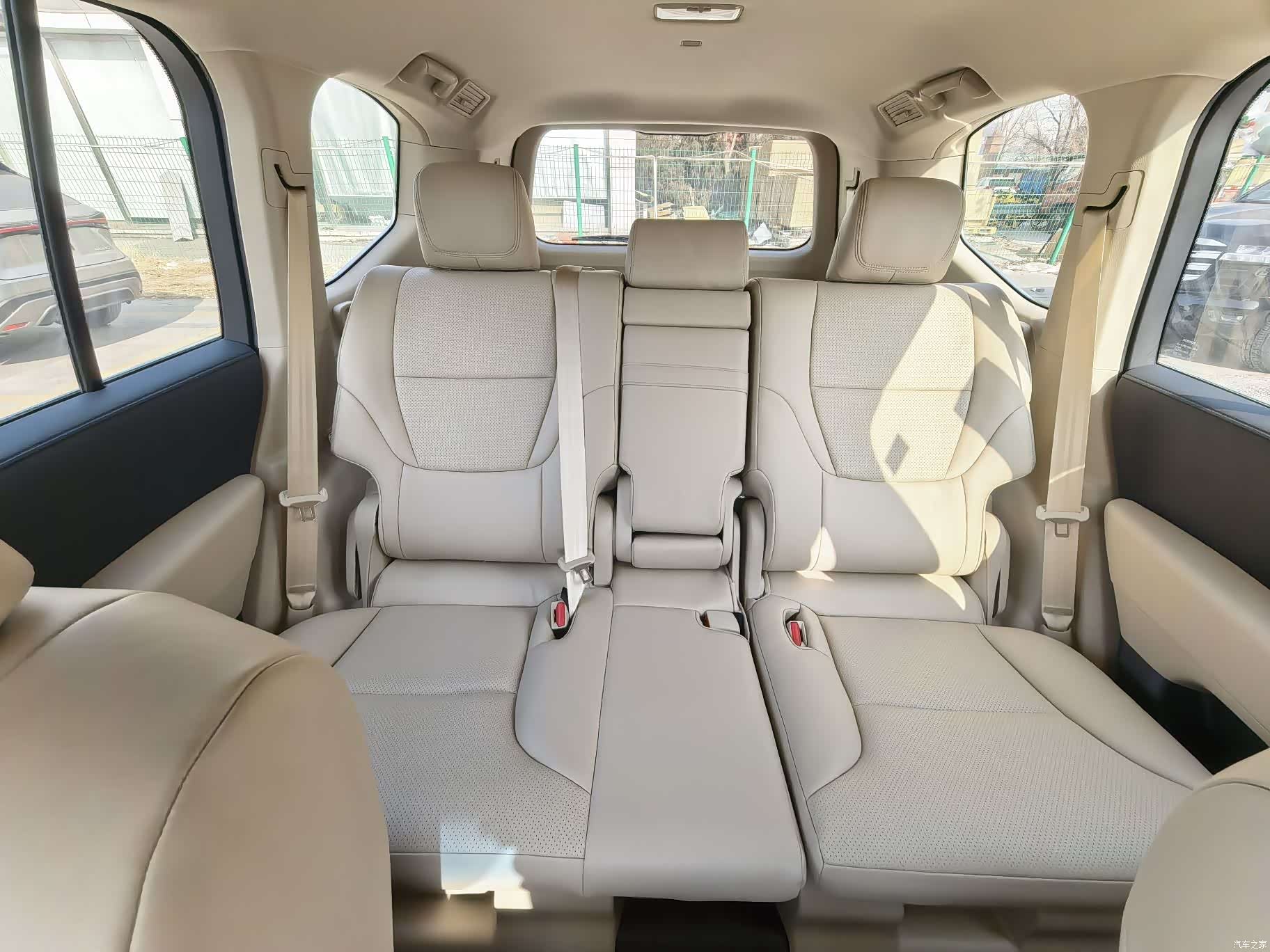 Toyota Land Cruiser, 2026 22