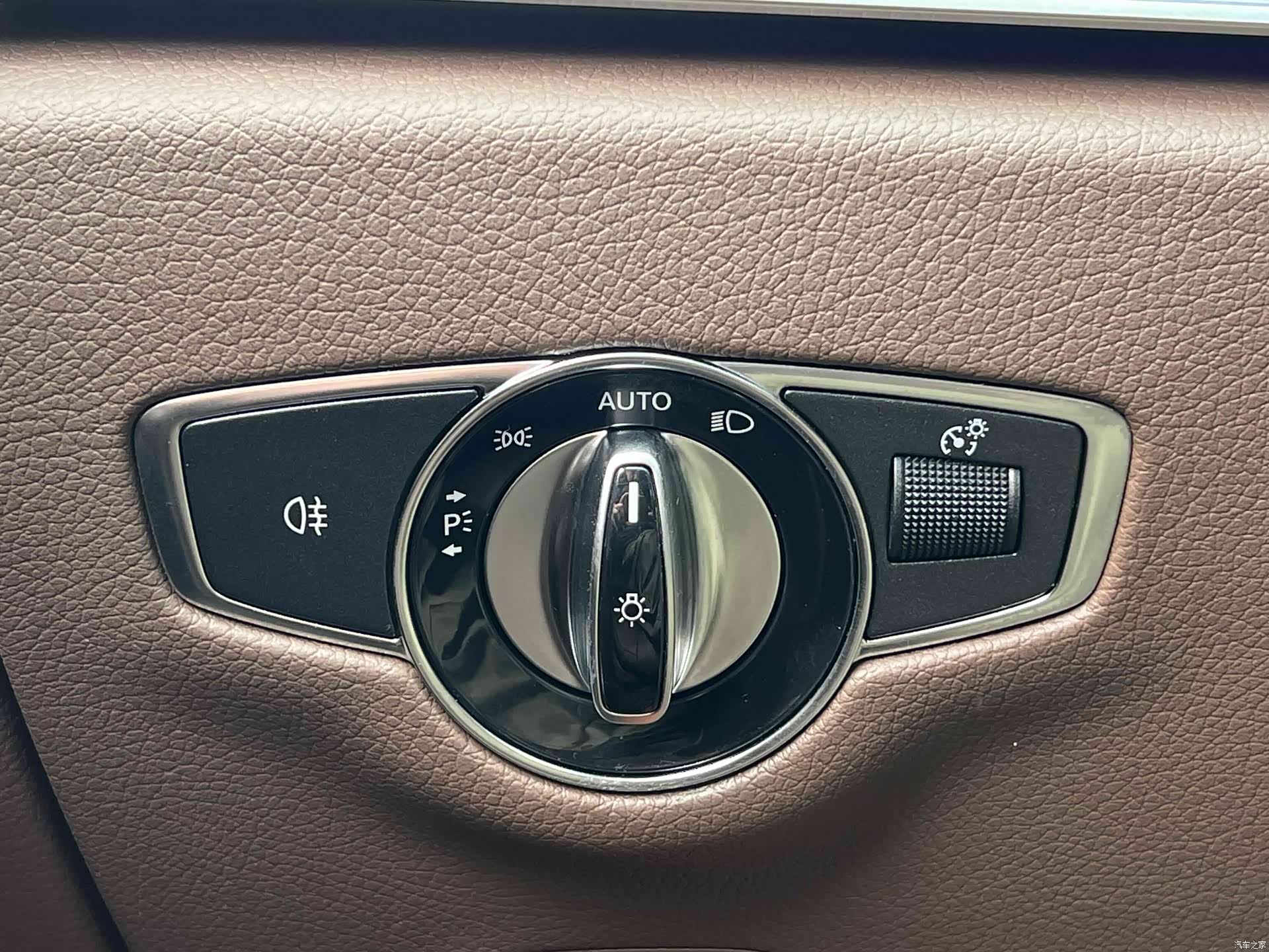 Mercedes-Benz E-Class, 2023 11