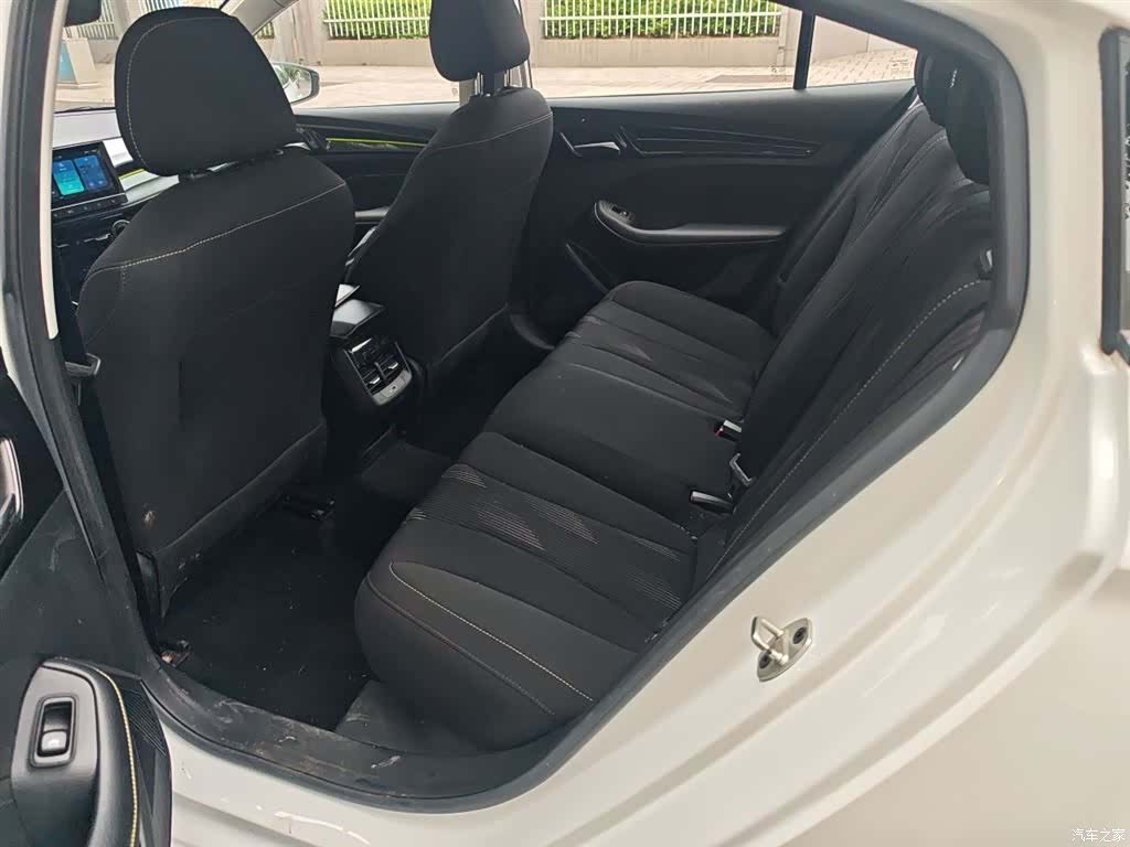Roewe i5, 2022 15