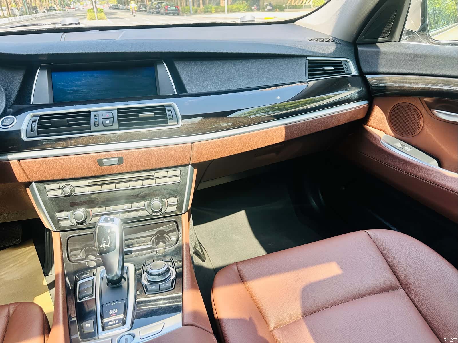 BMW 5 Series, 2011 32