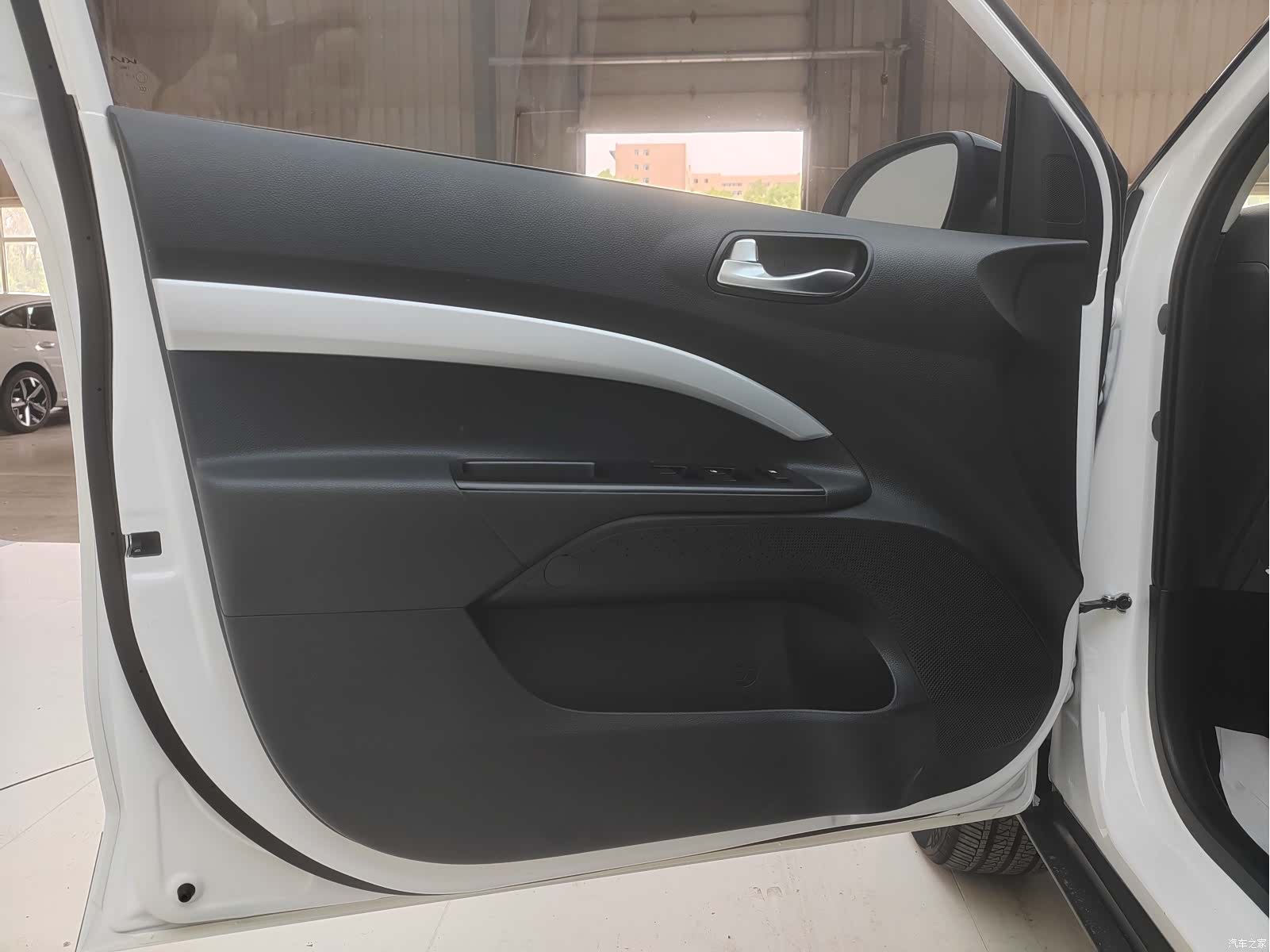 Kia KX1, 2023 11