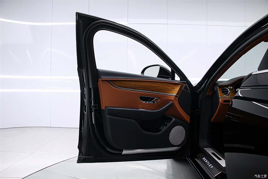Bentley Flying Spur, 2022 11