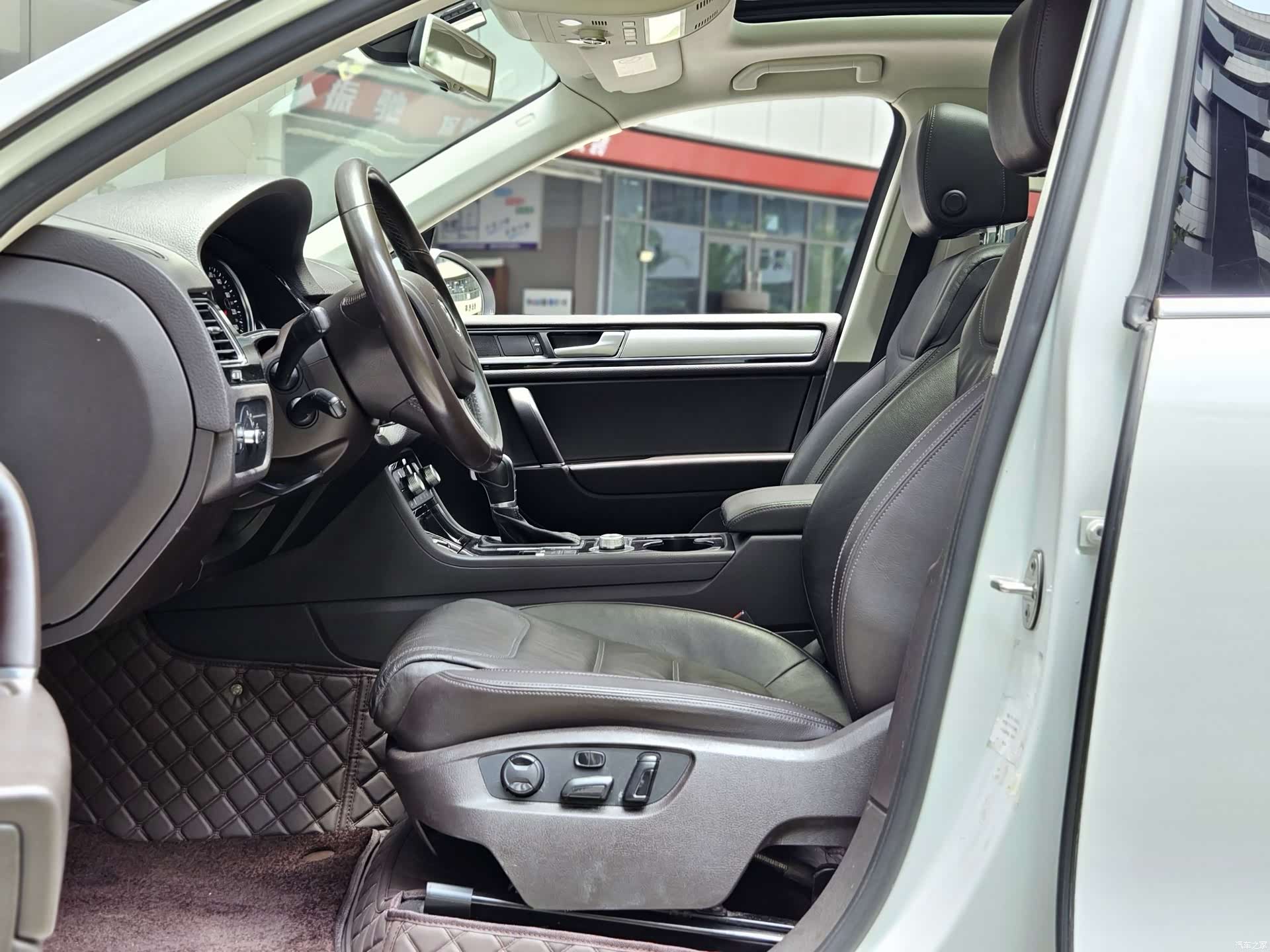 Volkswagen Touareg, 2016 все фото