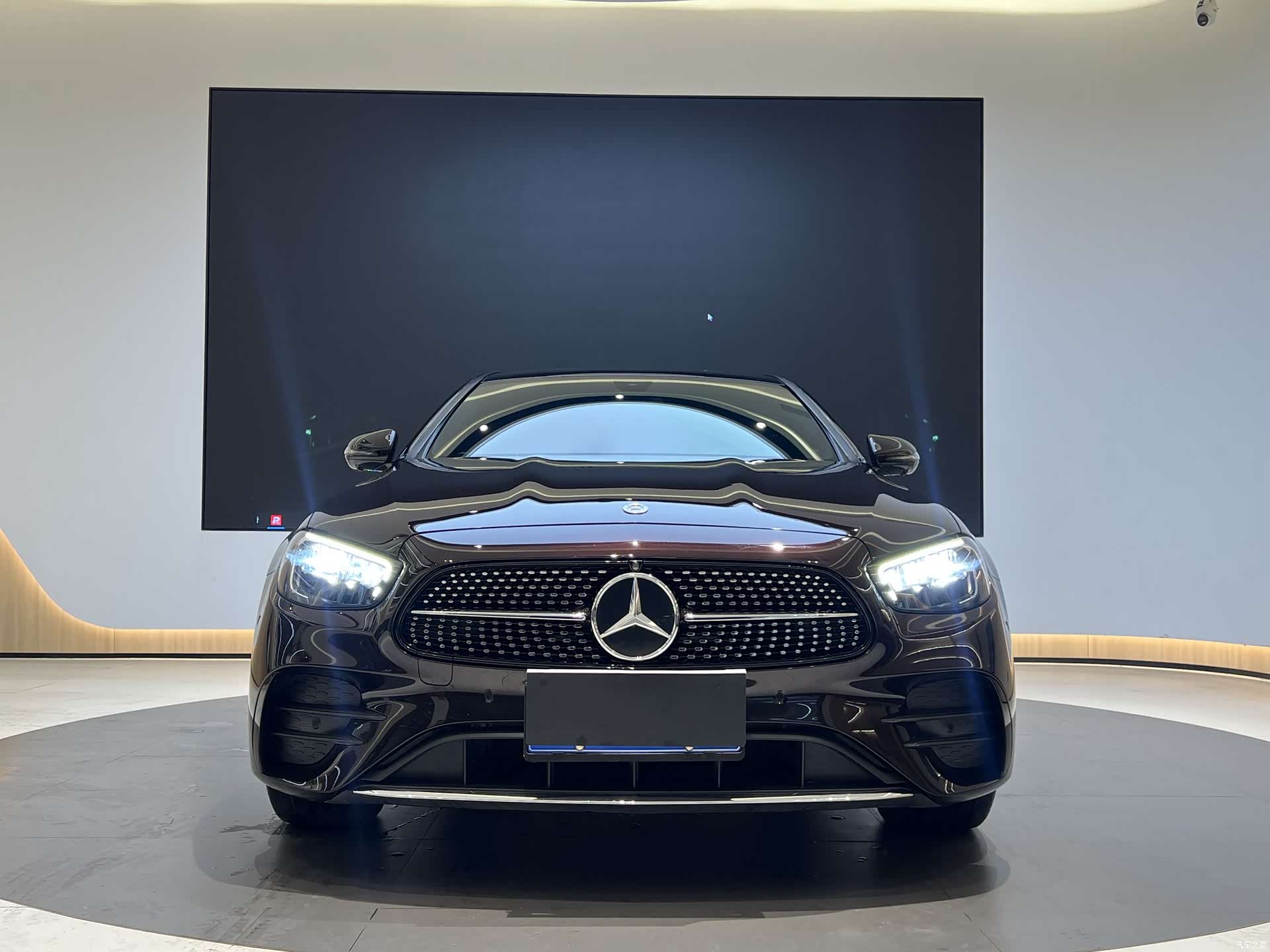 Mercedes-Benz E-Class, 2023 3