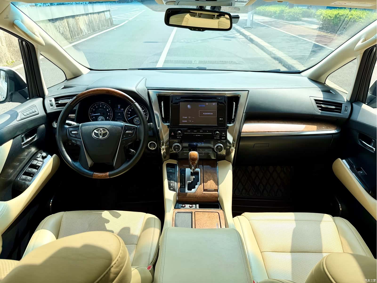 Toyota Alphard, 2017 29