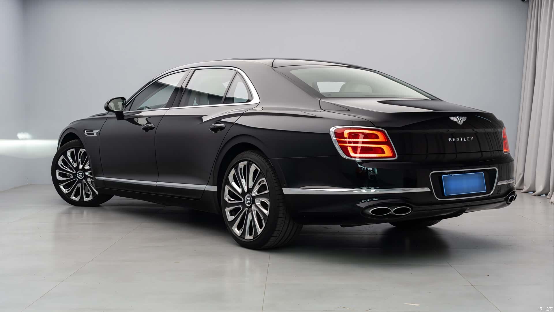 Bentley Flying Spur, 2024 23