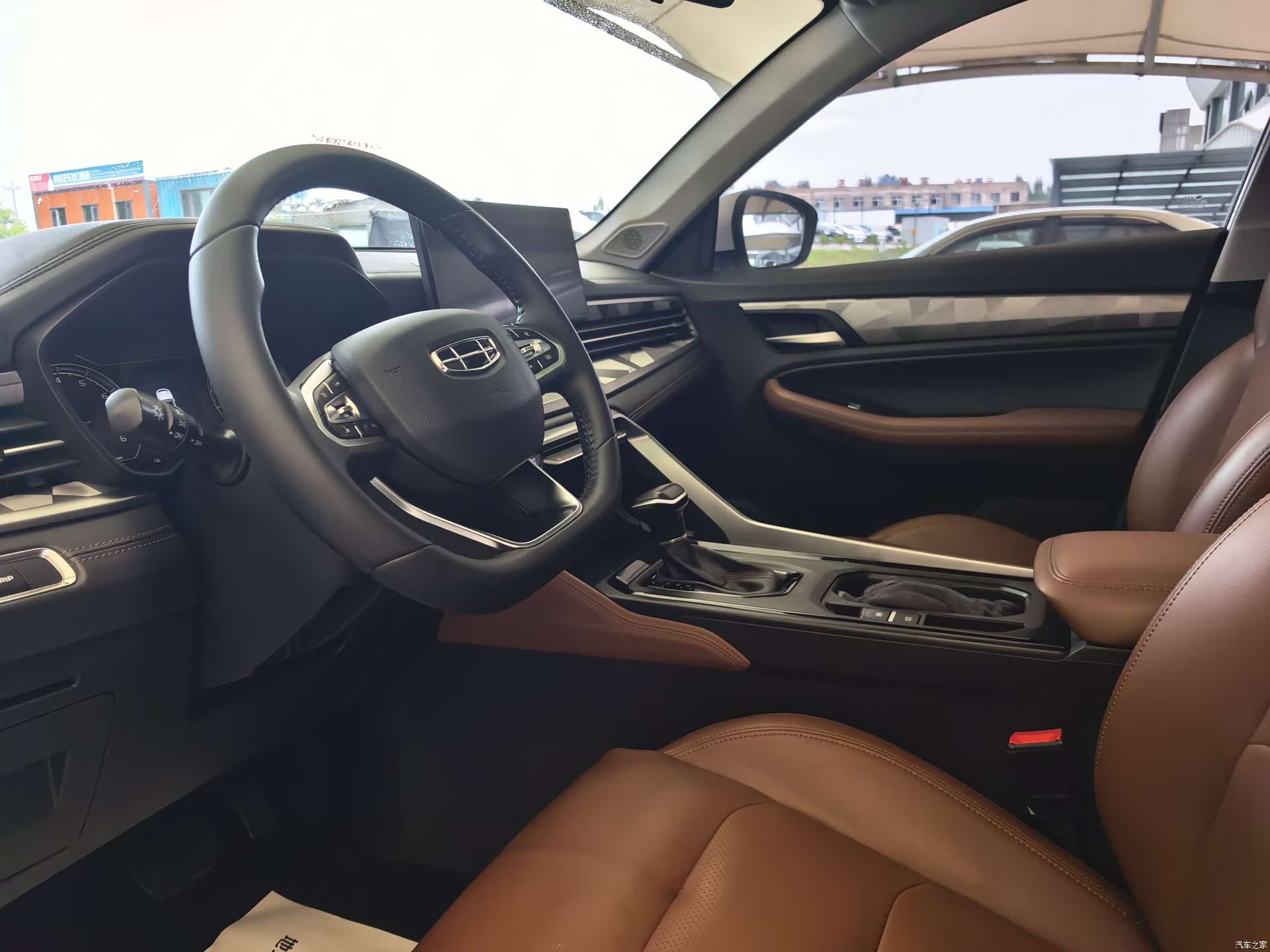 Geely X6, 2022 4