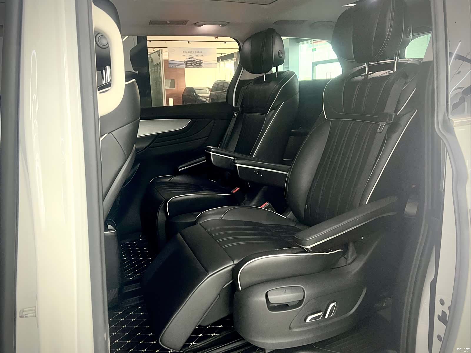 Roewe iMAX8, 2022 15
