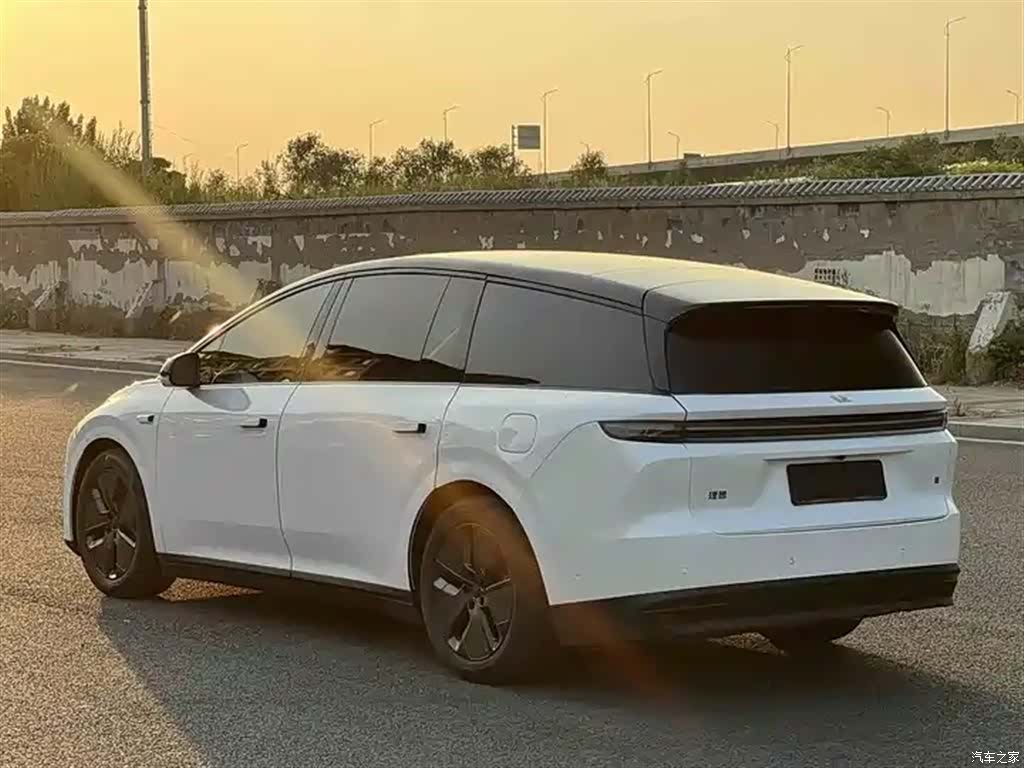 Li Auto i8, 2025 7