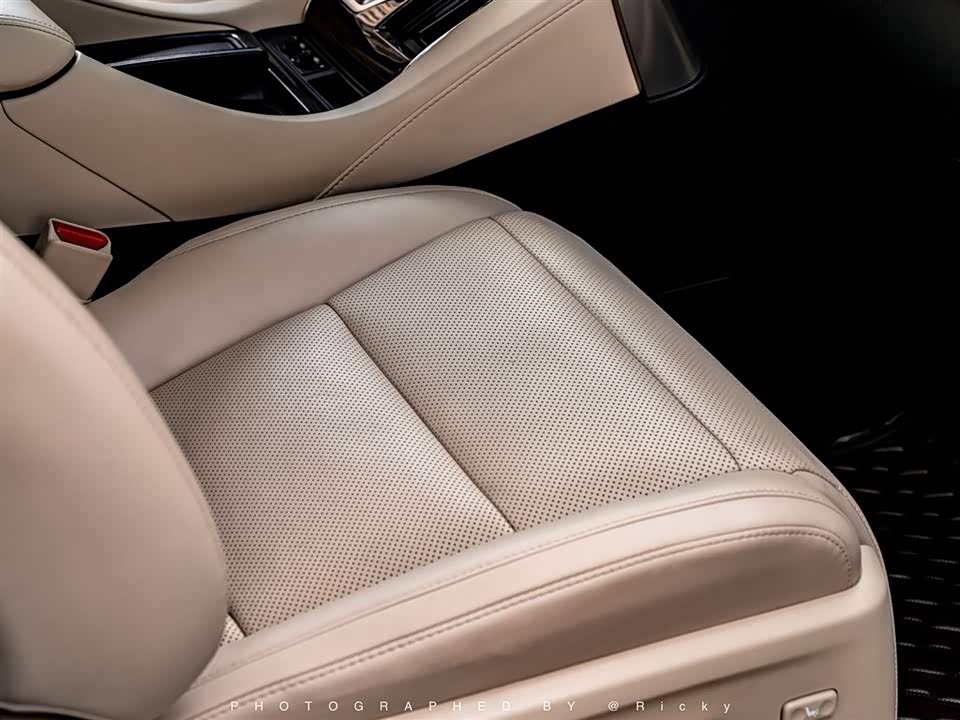 Toyota Elfa
