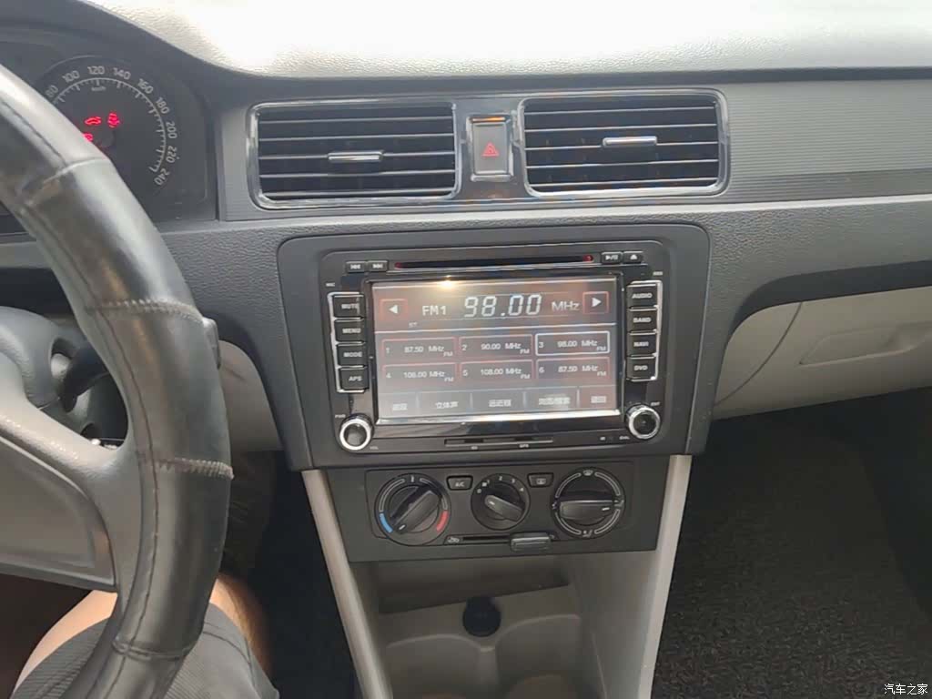 Skoda Rapid, 2015 13