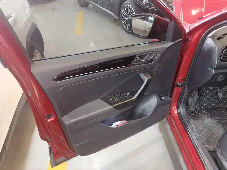 Volkswagen T-ROC exploring Songs Volkswagen T-ROC exploring Songs