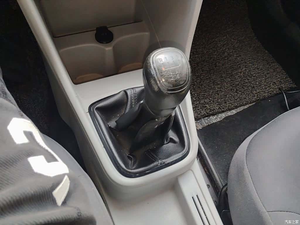 Skoda Rapid, 2015 14