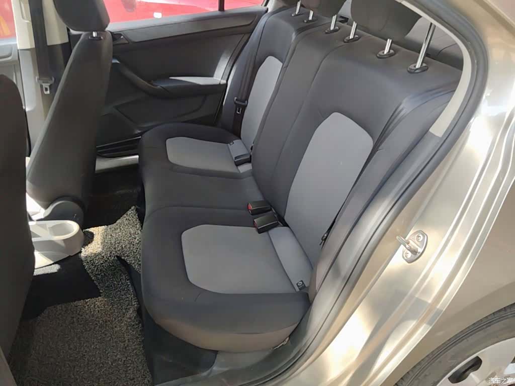 Skoda Rapid, 2015 17