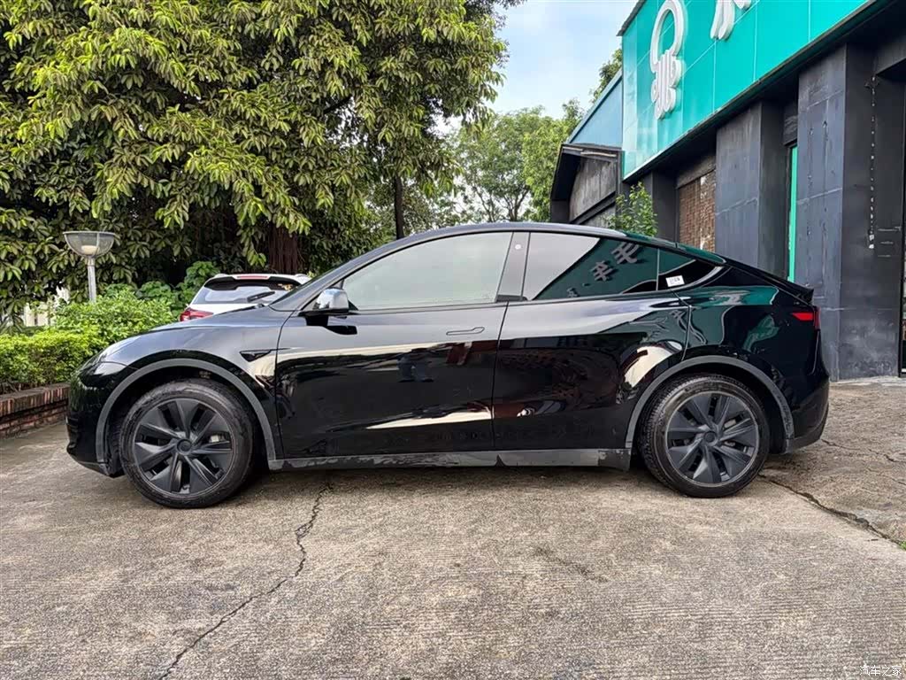 Tesla Model Y, 2023 11