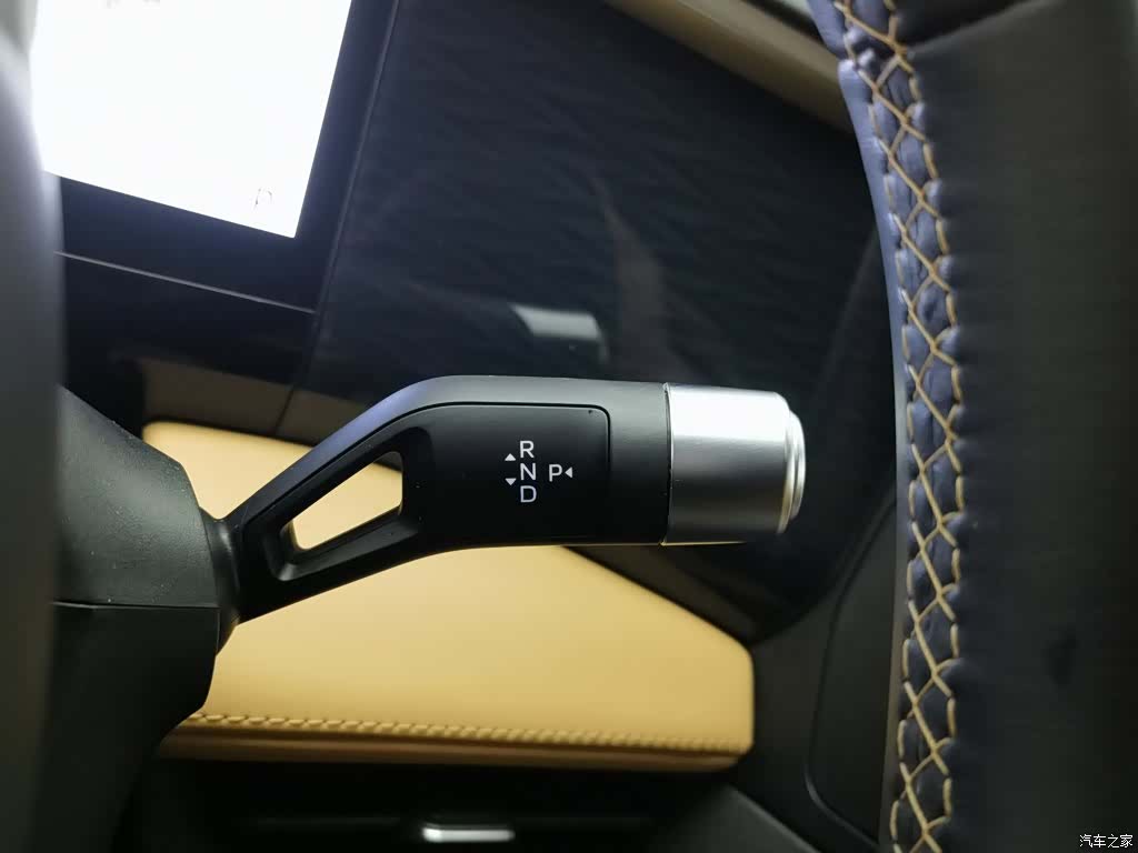 Geely Galaxy L7, 2024 13