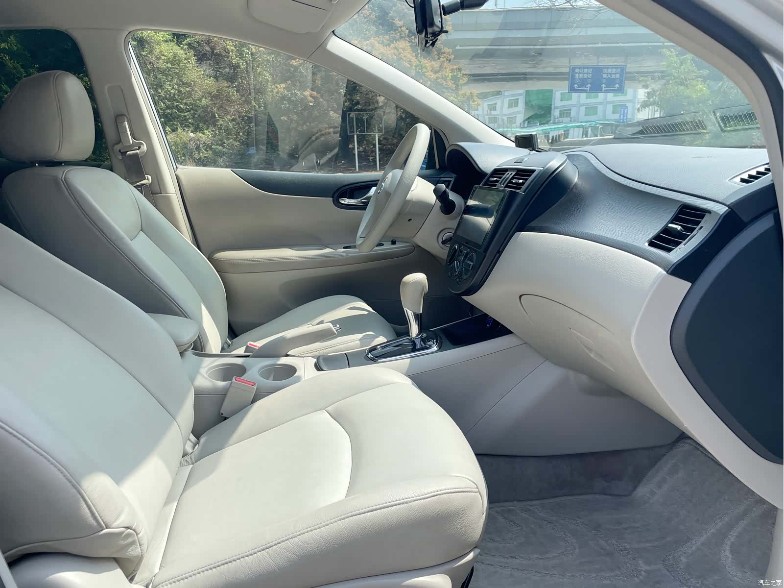 Nissan Tiida, 2012 все фото