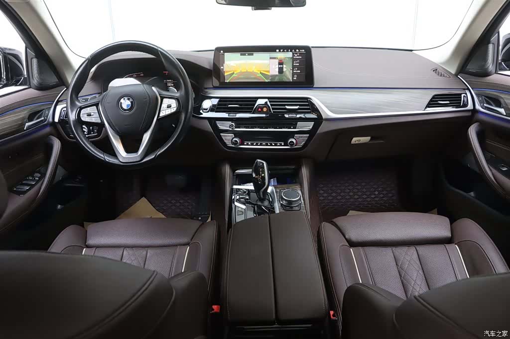 BMW 5 Series, 2022 24