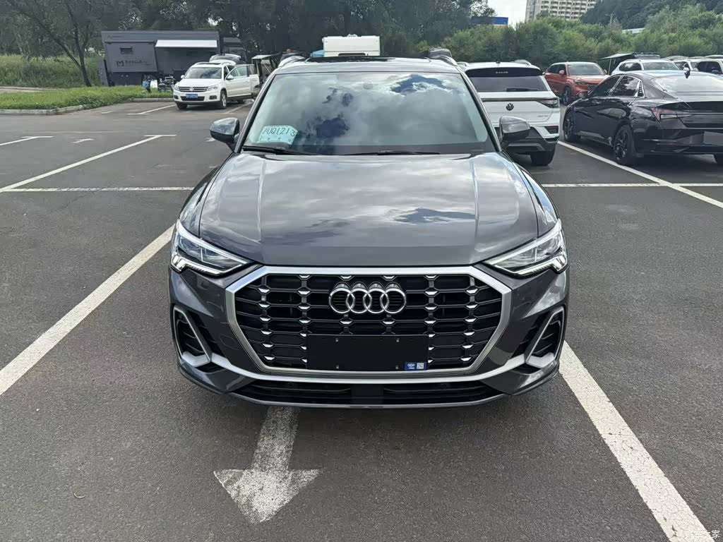 Audi Q3, 2022 2