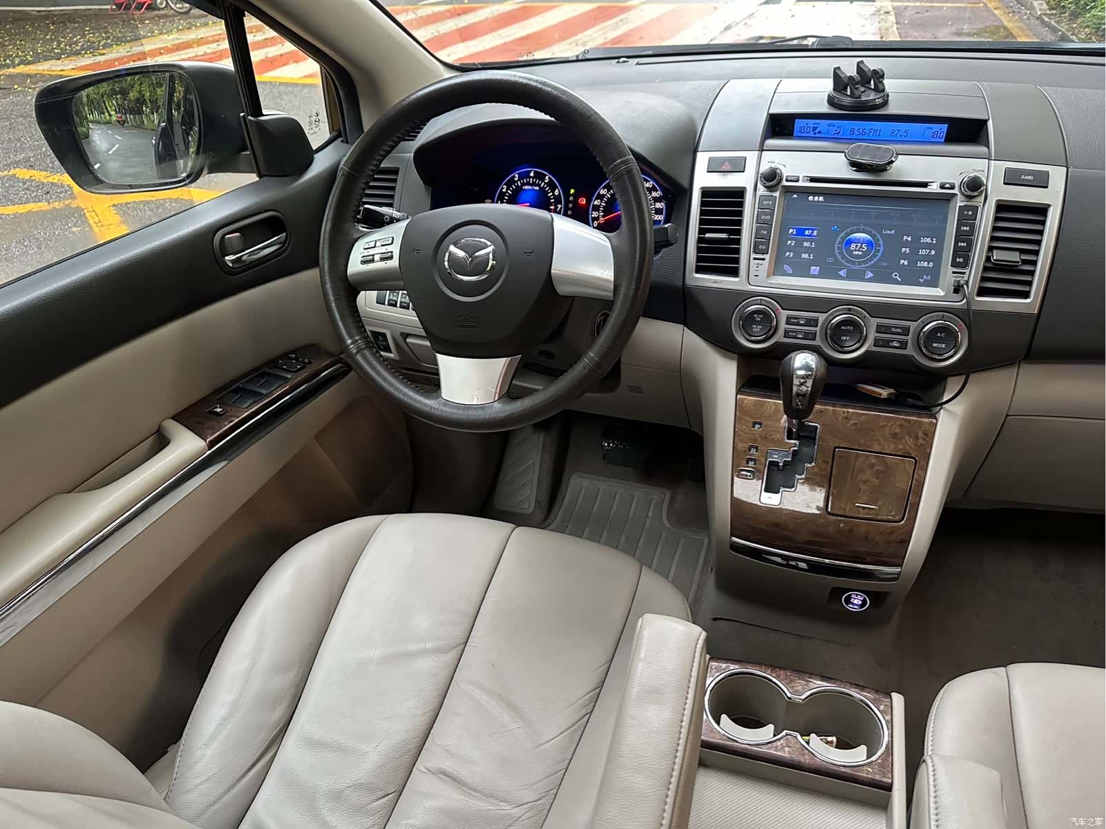 Mazda 8, 2012 14