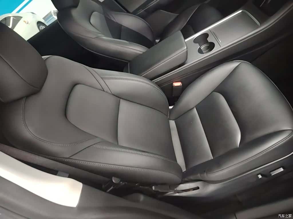 Tesla Model Y, 2023 25