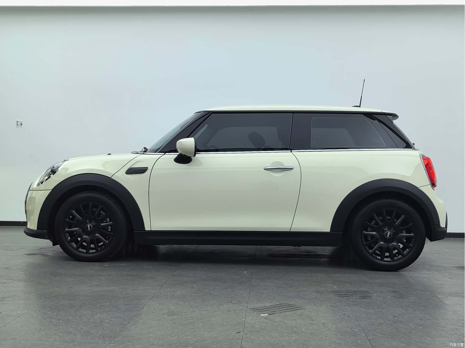 Mini ONE, 2022 8