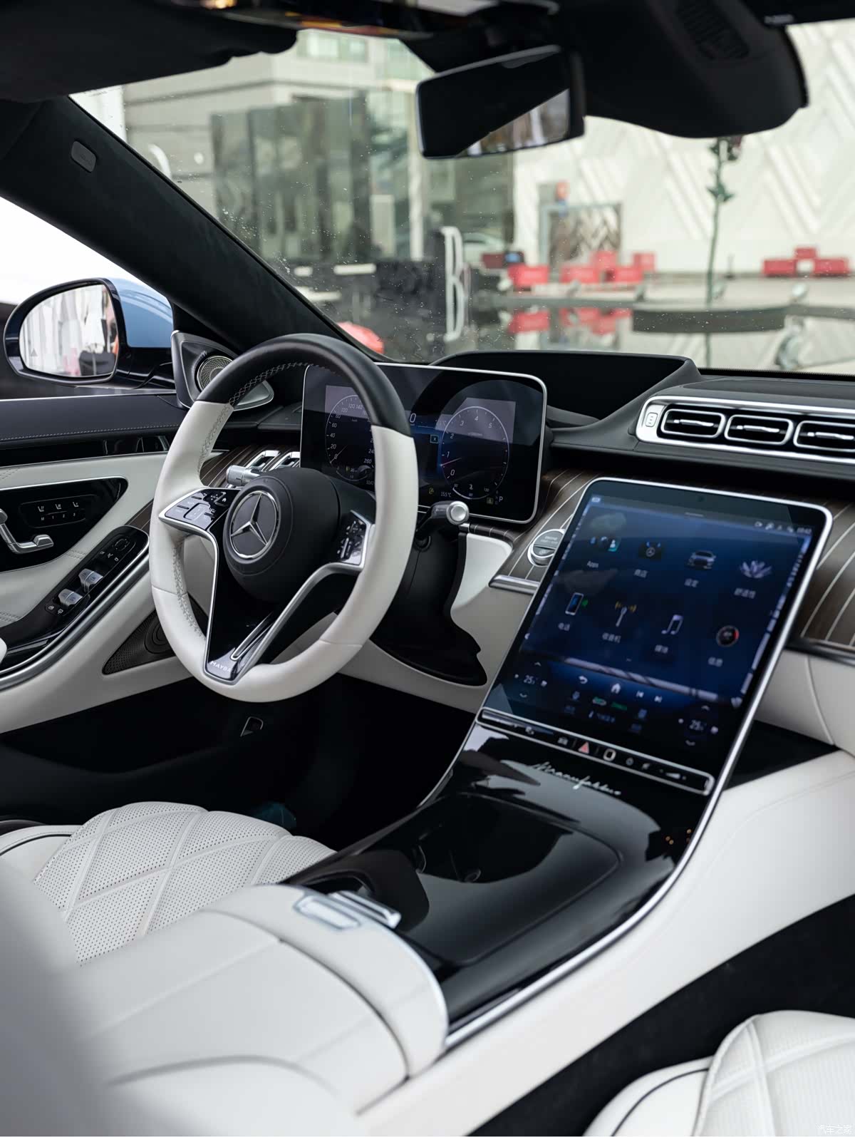 Maybach S-Class, 2023 12