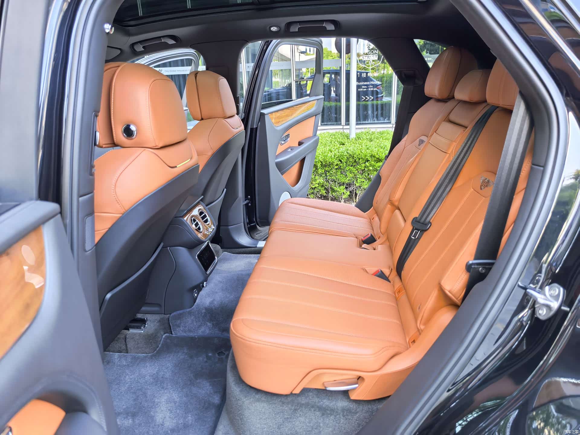 Bentley Bentayga, 2021 32