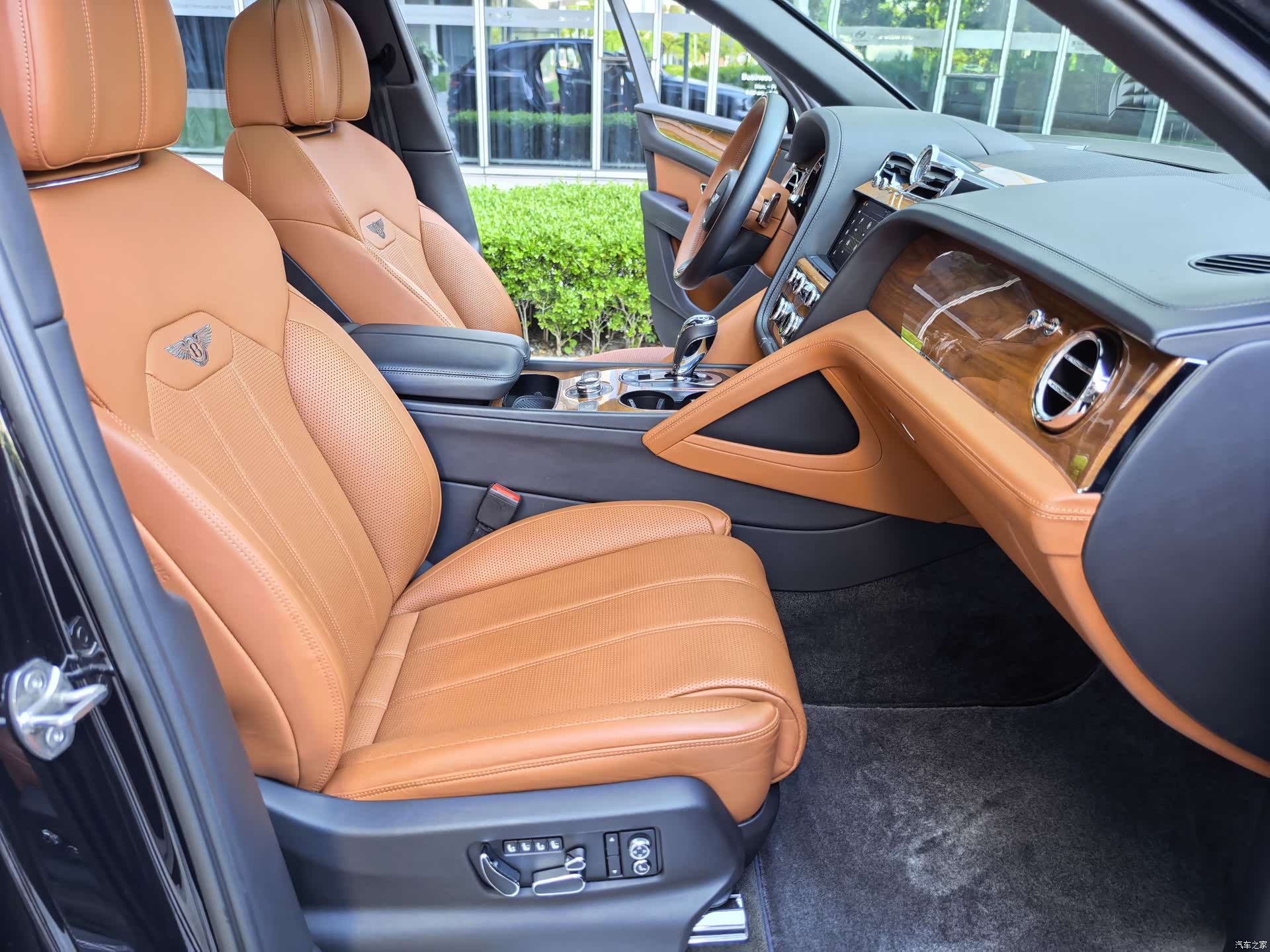 Bentley Bentayga, 2021 45