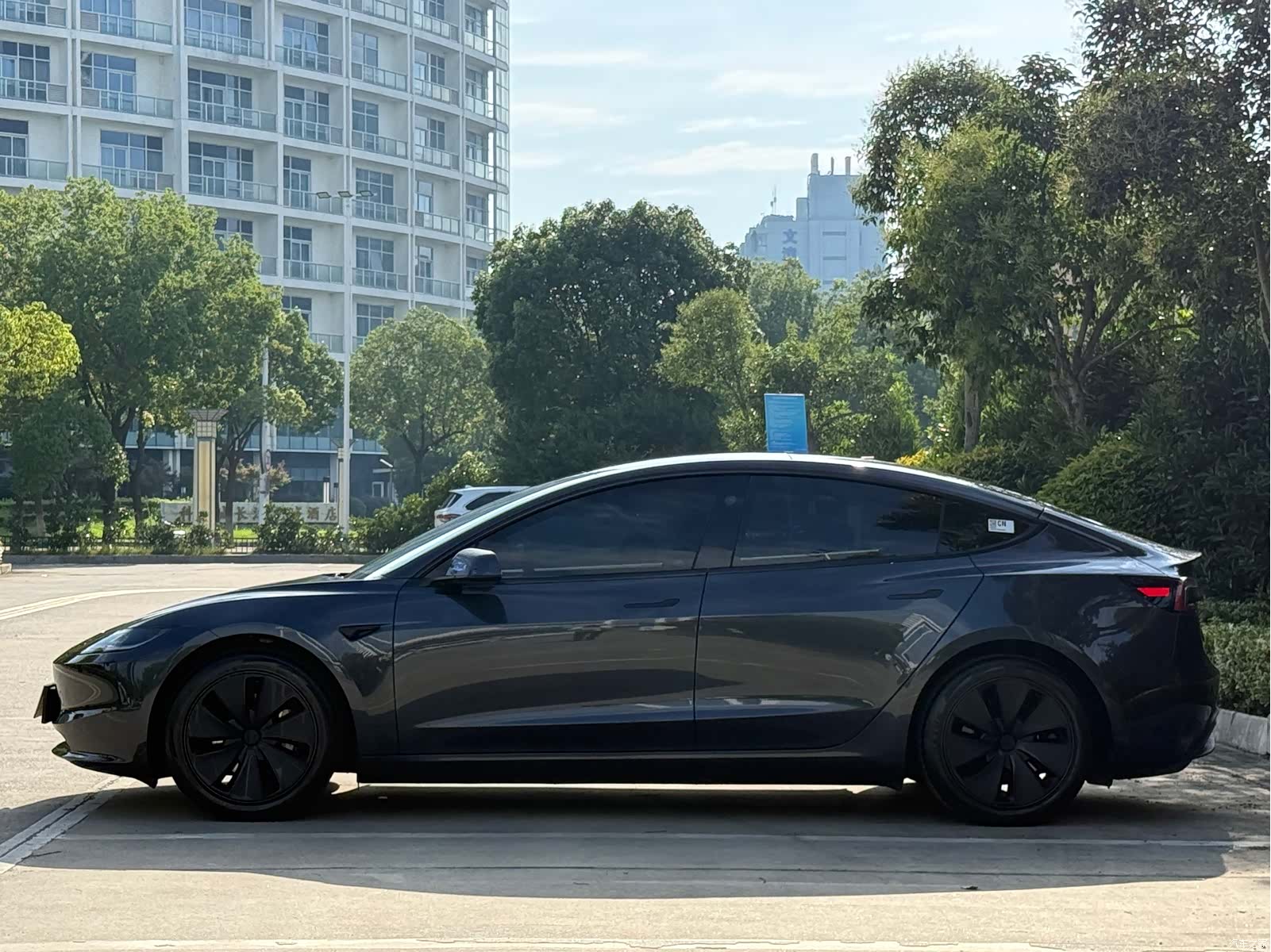 Tesla Model 3, 2025 3