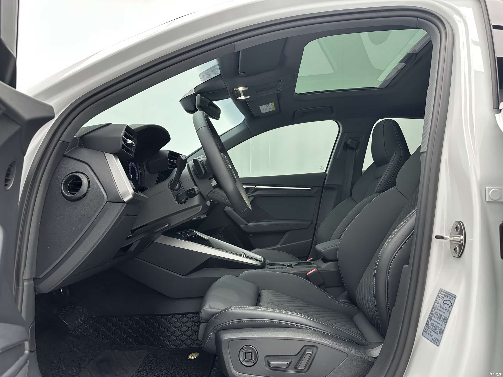 Audi A3, 2023 все фото