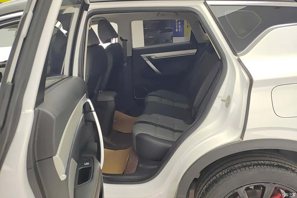 Geely Coolray, 2024 11
