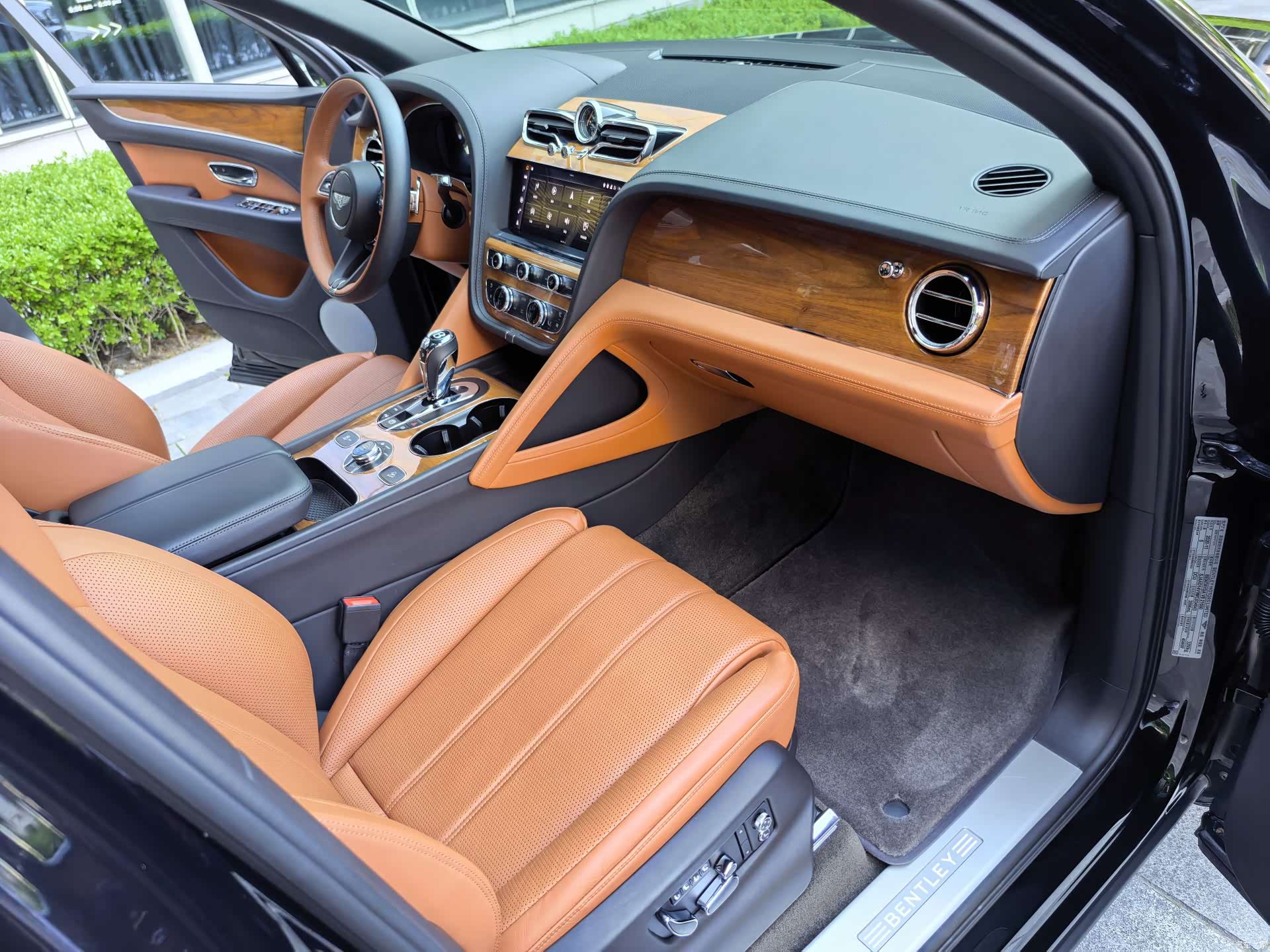 Bentley Bentayga, 2021 39