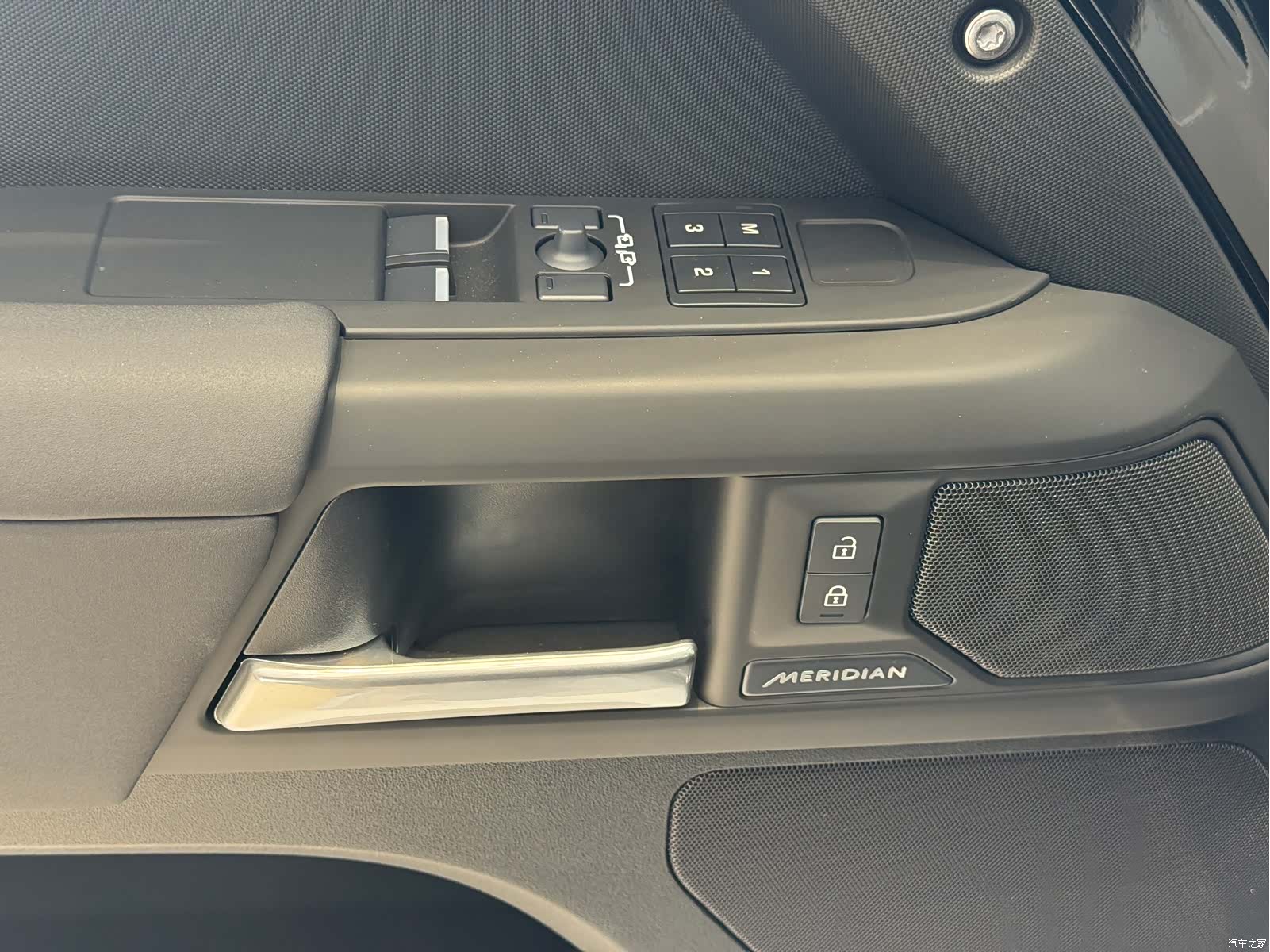 Land Rover Defender, 2026 10