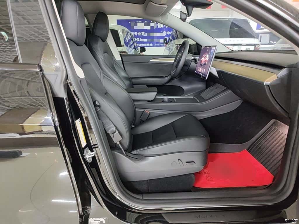Tesla Model Y, 2023 25