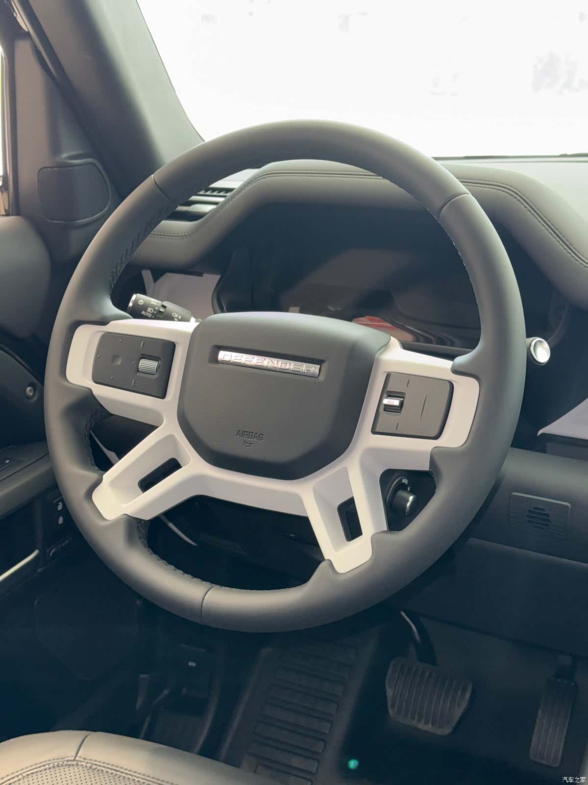 Land Rover Defender, 2026 16
