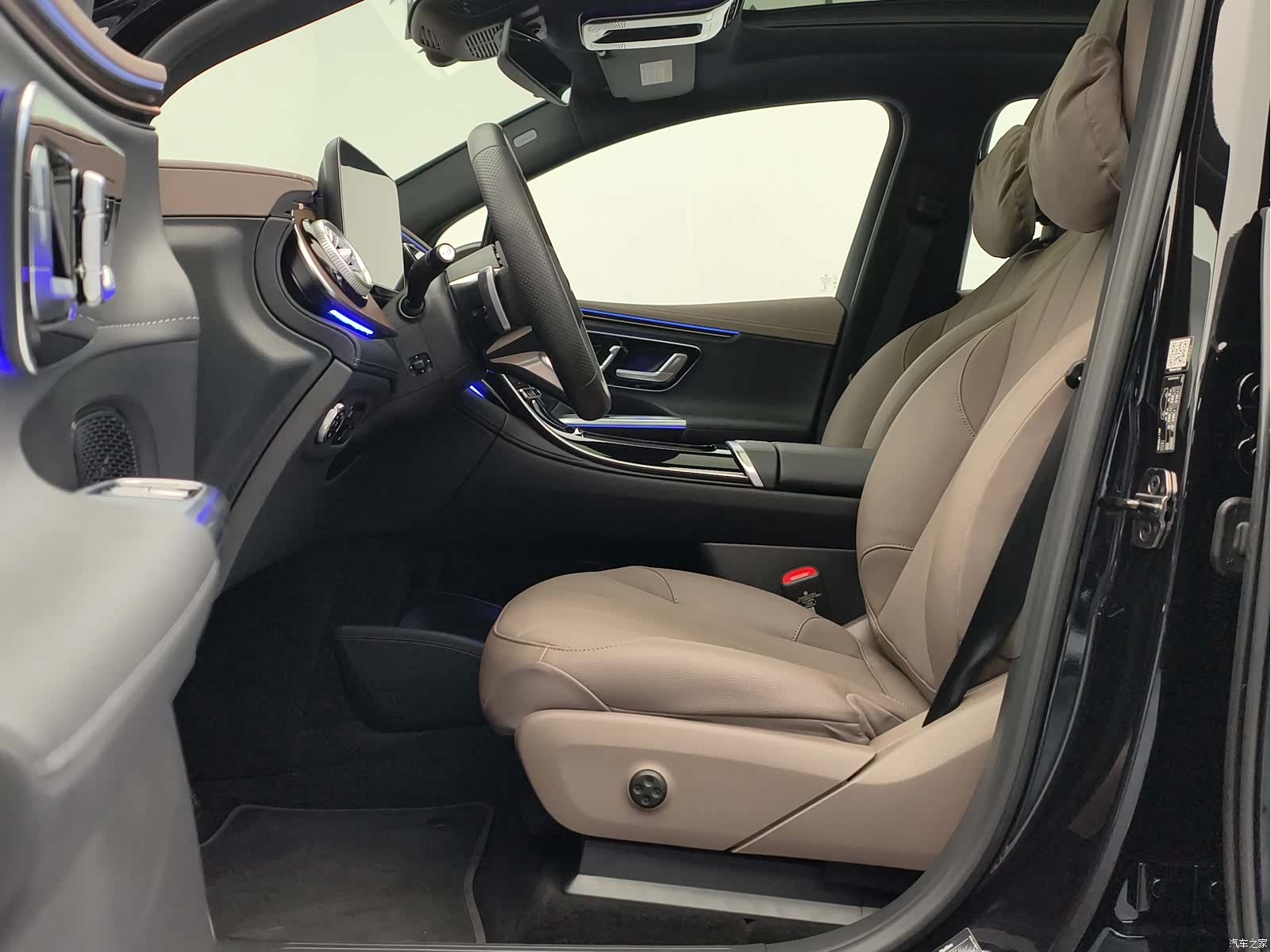 Mercedes-Benz EQE, 2025 14