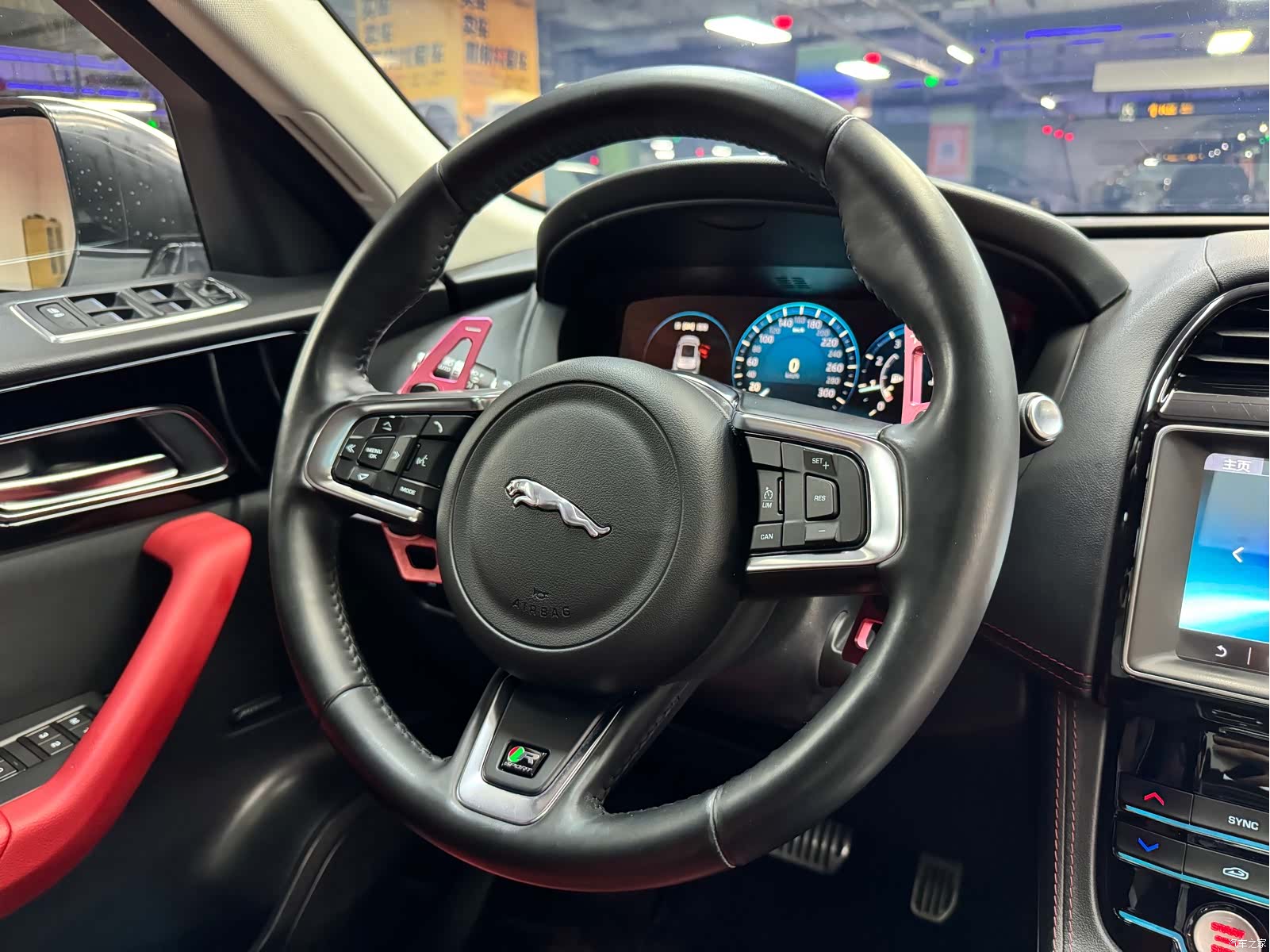 Jaguar F-PACE, 2016 25