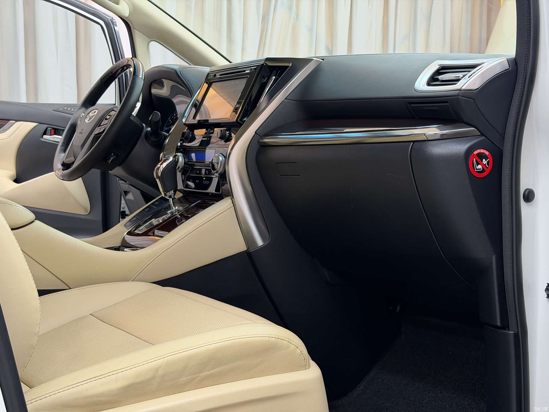 Toyota Alphard, 2018 14