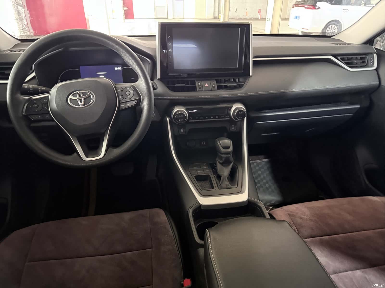 Toyota RAV4, 2020 13